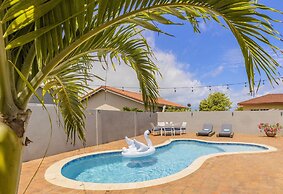 Beautiful 3br2ba Amazing Location w Private Pool