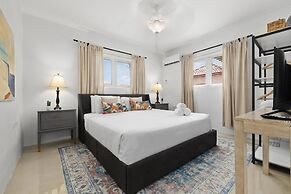 Beautiful 3br2ba Amazing Location w Private Pool