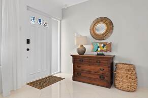 Beautiful 3br2ba Amazing Location w Private Pool