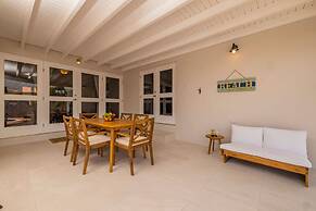 Beautiful 3br2ba Amazing Location w Private Pool