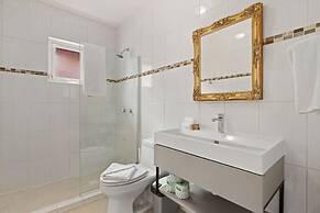 Beautiful 3br2ba Amazing Location w Private Pool