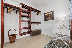 Beautiful 3br2ba Amazing Location w Private Pool