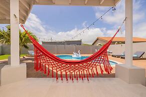 Beautiful 3br2ba Amazing Location w Private Pool