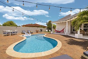 Beautiful 3br2ba Amazing Location w Private Pool