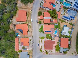 Beautiful 3br2ba Amazing Location w Private Pool