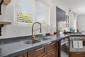 Beautiful 3br2ba Amazing Location w Private Pool