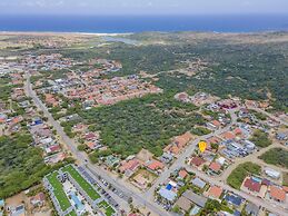 Beautiful 3br2ba Amazing Location w Private Pool