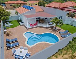 Beautiful 3br2ba Amazing Location w Private Pool