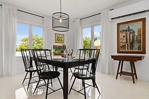 Beautiful 3br2ba Amazing Location w Private Pool