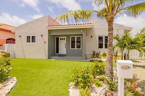 Beautiful 3br2ba Amazing Location w Private Pool