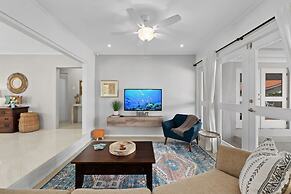 Beautiful 3br2ba Amazing Location w Private Pool