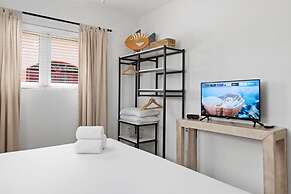 Beautiful 3br2ba Amazing Location w Private Pool