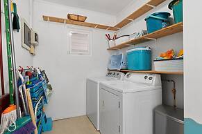 Beautiful 3br2ba Amazing Location w Private Pool