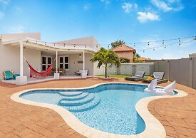 Beautiful 3br2ba Amazing Location w Private Pool