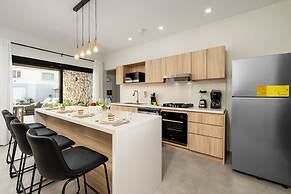 Brand NEW 3br2ba w Private Pool Amazing Location