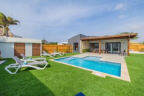 Brand NEW 3br2ba w Private Pool Amazing Location