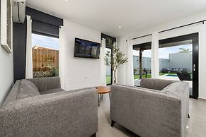 Brand NEW 3br2ba w Private Pool Amazing Location