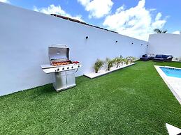 Brand NEW 3br2ba w Private Pool Amazing Location