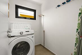 Brand NEW 3br2ba w Private Pool Amazing Location