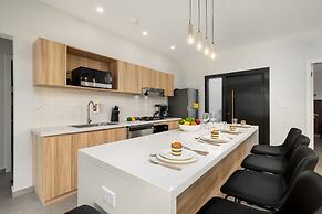 Brand NEW 3br2ba w Private Pool Amazing Location