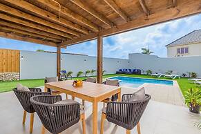 Brand NEW 3br2ba w Private Pool Amazing Location