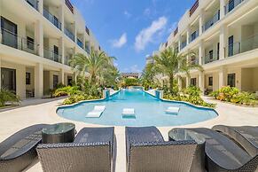 2BR 2BA Top Floor Corner w Amazing Views Gym