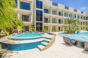 2BR 2BA Top Floor Corner w Amazing Views Gym