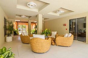 2BR 2BA Top Floor Corner w Amazing Views Gym