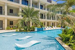 2BR 2BA Top Floor Corner w Amazing Views Gym