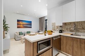 2BR 2BA Top Floor Corner w Amazing Views Gym