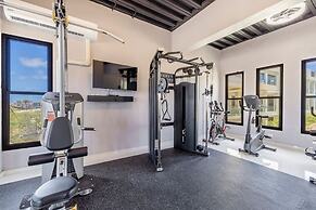 2BR 2BA Top Floor Corner w Amazing Views Gym