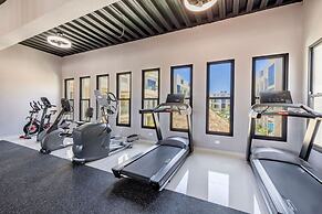 2BR 2BA Top Floor Corner w Amazing Views Gym