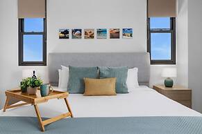 2BR 2BA Top Floor Corner w Amazing Views Gym