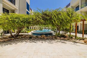 2BR 2BA Top Floor Corner w Amazing Views Gym