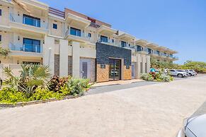 2BR 2BA Top Floor Corner w Amazing Views Gym