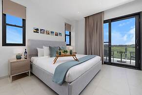 2BR 2BA Top Floor Corner w Amazing Views Gym