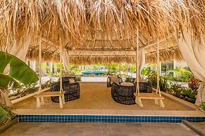 2BR 2BA Top Floor Corner w Amazing Views Gym