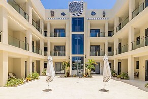 2BR 2BA Top Floor Corner w Amazing Views Gym