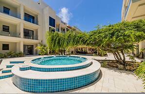 2BR 2BA Top Floor Corner w Amazing Views Gym