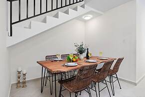 3BR Town Home in Gated Community Palm Beach