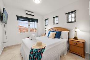 3BR Town Home in Gated Community Palm Beach