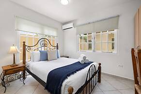 3BR Town Home in Gated Community Palm Beach