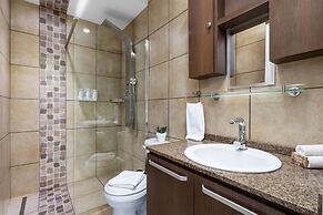 Magical Oasis 6BR w Large Pool Gazebo Views