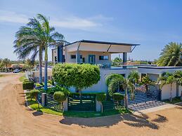 Magical Oasis 6BR w Large Pool Gazebo Views