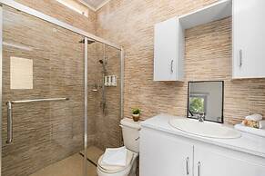 Magical Oasis 6BR w Large Pool Gazebo Views