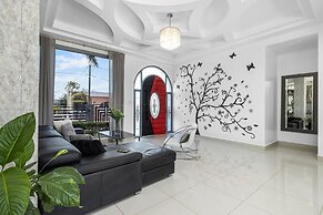 Magical Oasis 6BR w Large Pool Gazebo Views