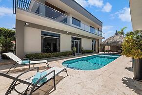 Magical Oasis 6BR w Large Pool Gazebo Views