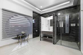 Magical Oasis 6BR w Large Pool Gazebo Views