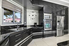 Magical Oasis 6BR w Large Pool Gazebo Views