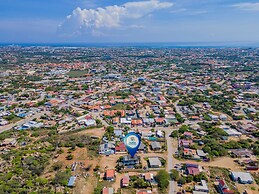 Magical Oasis 6BR w Large Pool Gazebo Views